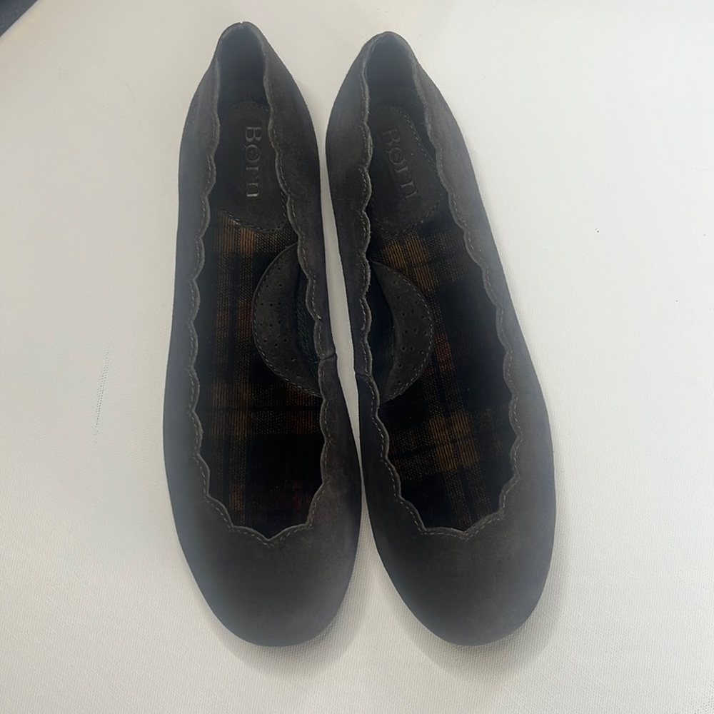 Born Scalloped Flat Brown